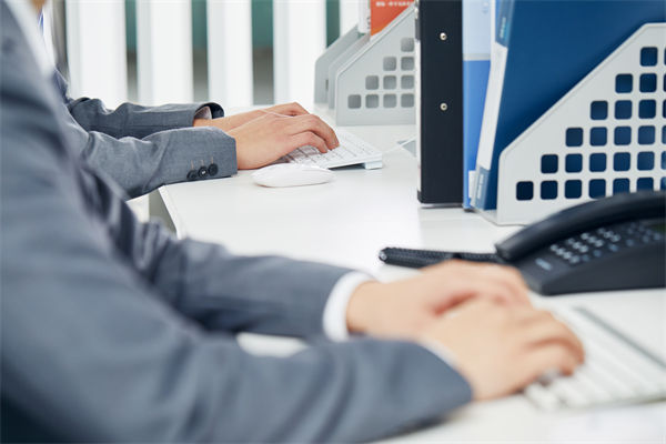 北京人形机器人比赛洋相百出 股民瑟瑟发抖：吹了半天是玩具