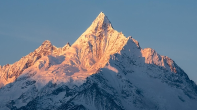 寒冬中的牛市：为何经济下行，股市却在上行？